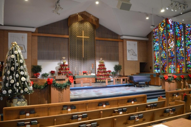 A long shot of the Chancel area of Central UMC decorated for Christmas